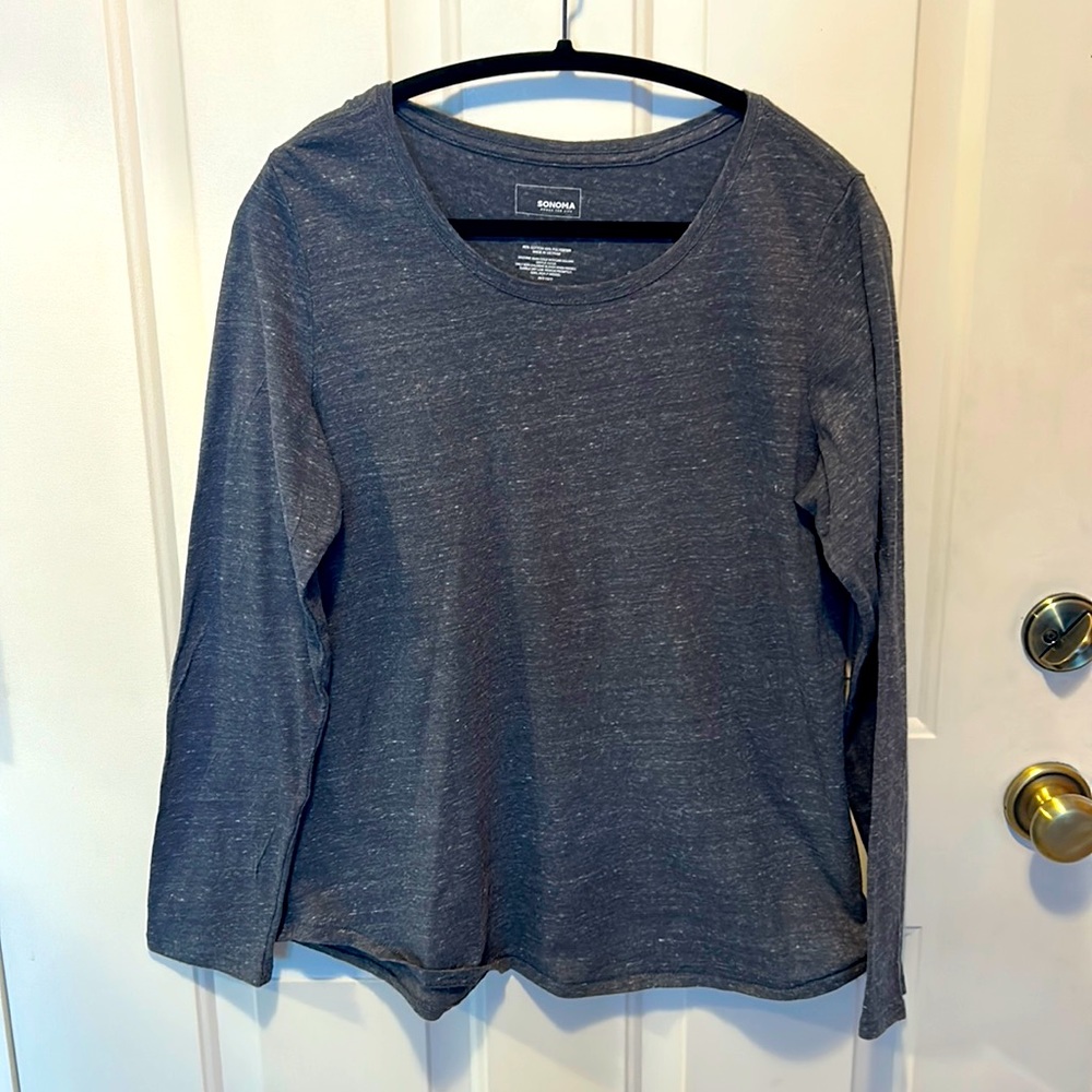 Heather gray long sleeved tee